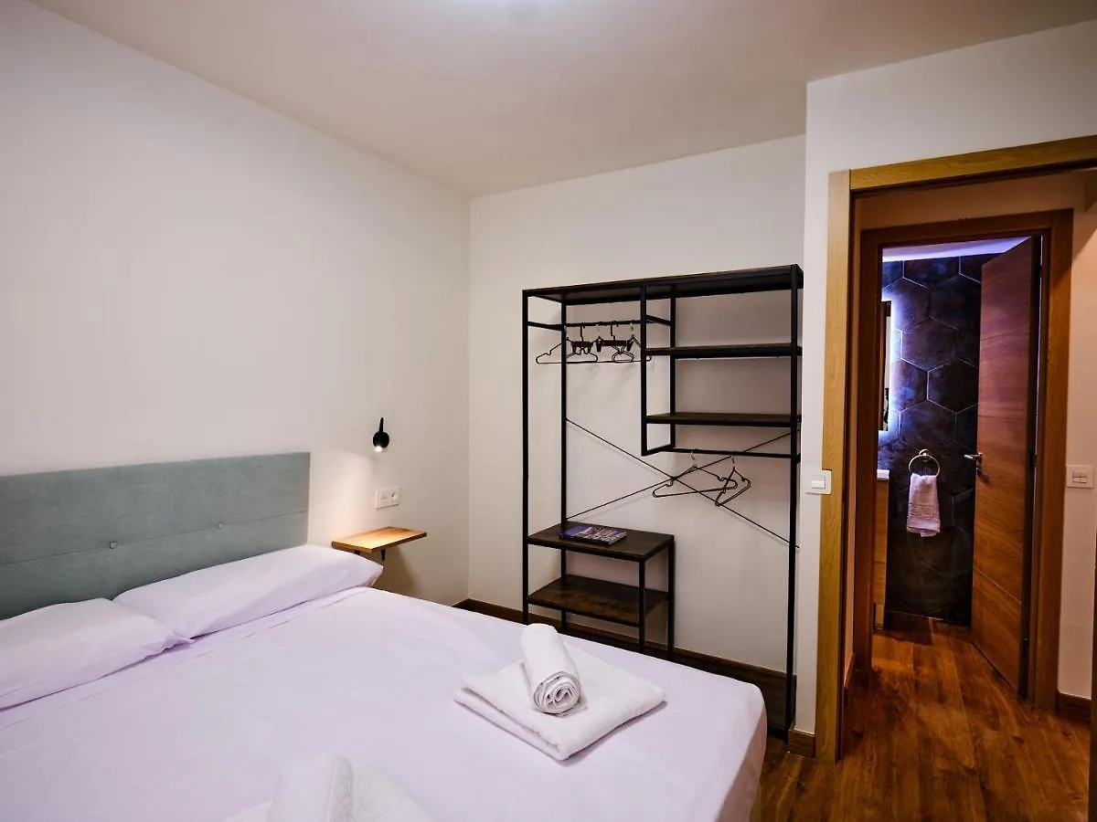 Leo Home- Bright & Centric 3 Bedrooms Apartment With Private Parking Included Malaga