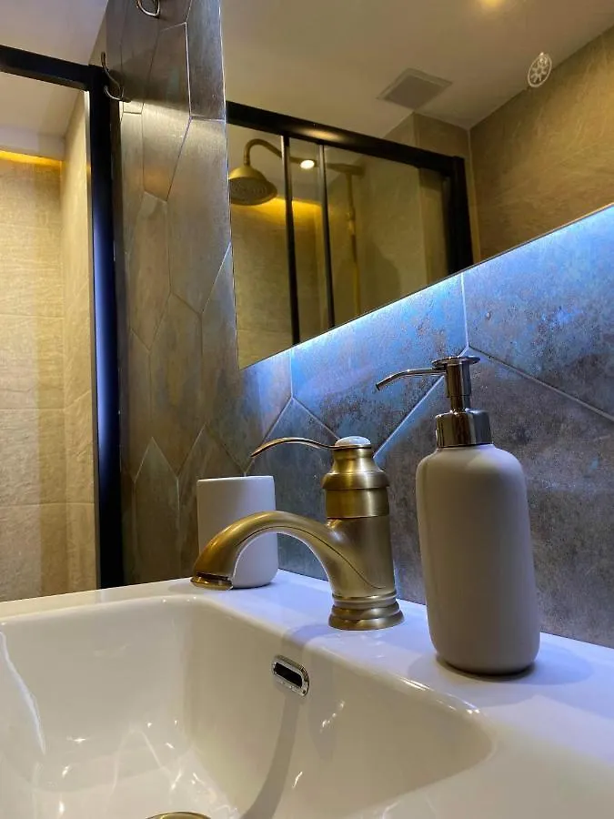 Leo Home- Bright & Centric 3 Bedrooms Apartment With Private Parking Included Malaga 0*,  Spain